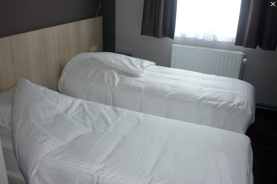Hotel Les 100 Ciels Saint-Hubert Pokoj fotografie